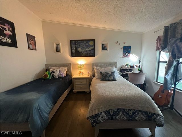 16 Derhenson DR, Naples, FL 34114