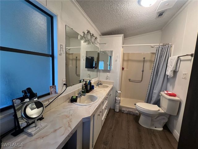 16 Derhenson DR, Naples, FL 34114