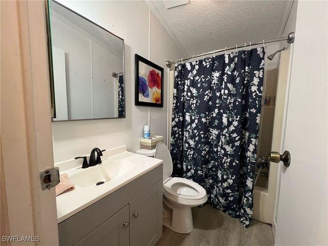 16 Derhenson DR, Naples, FL 34114