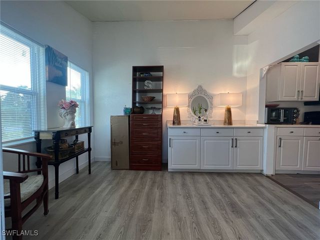 16 Derhenson DR, Naples, FL 34114