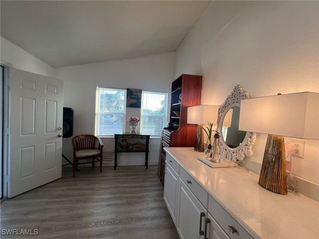 16 Derhenson DR, Naples, FL 34114