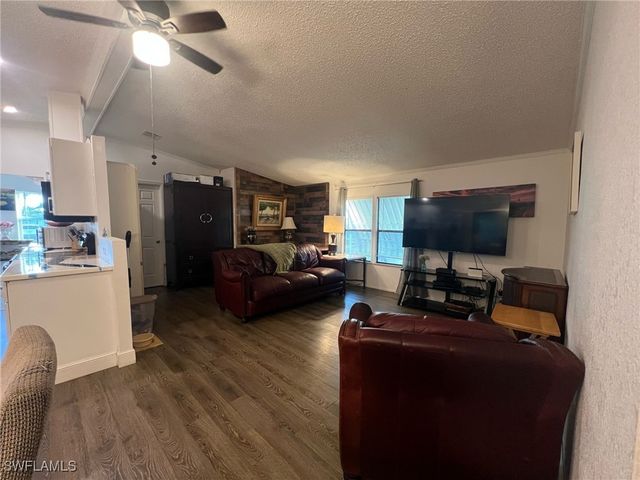 16 Derhenson DR, Naples, FL 34114