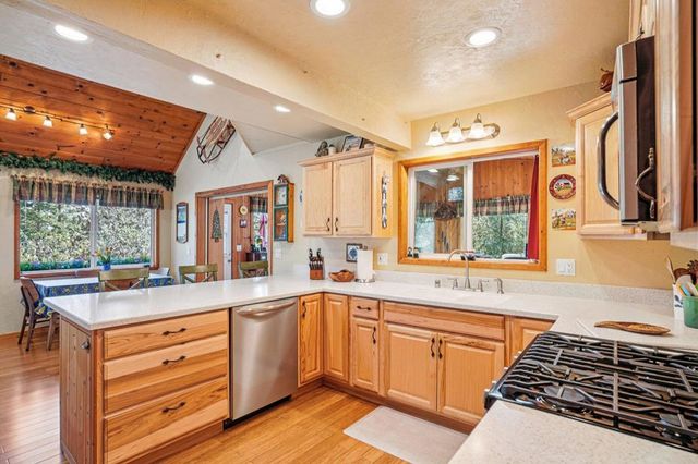 25361 Skyline Way, Idyllwild, CA 92549
