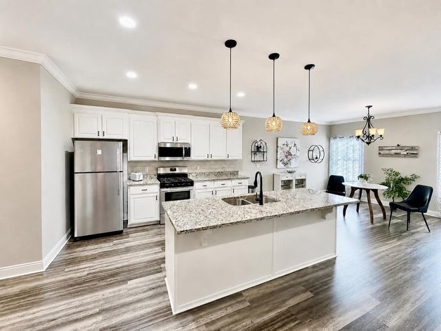 207 Cabrio Way, Headland, AL 36345