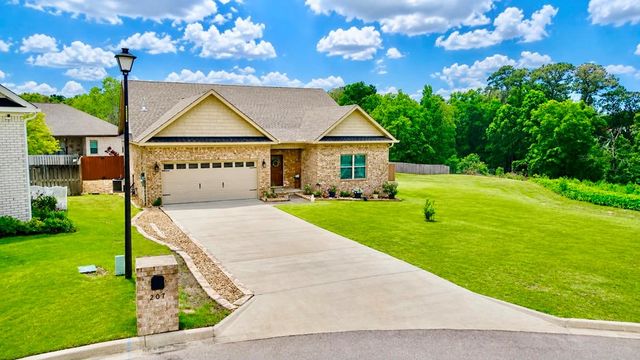207 Cabrio Way, Headland, AL 36345