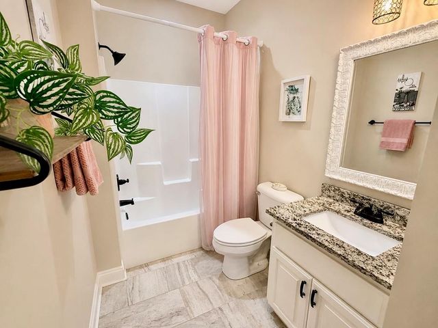 207 Cabrio Way, Headland, AL 36345