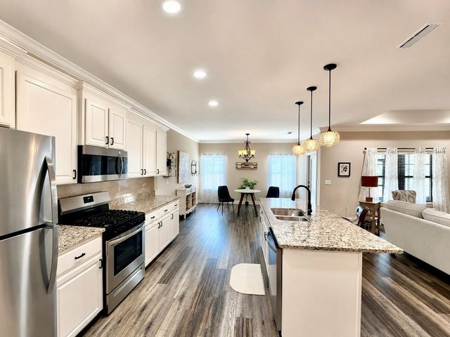 207 Cabrio Way, Headland, AL 36345