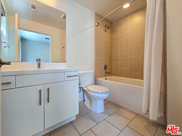 2926 Rowena Avenue 2, Los Angeles, CA 90039