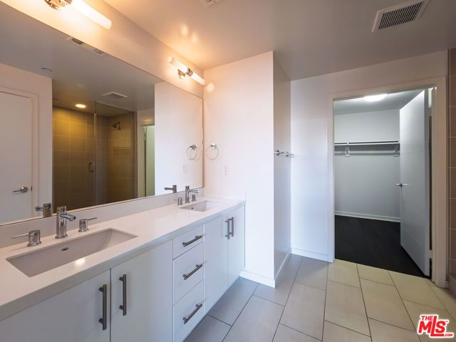 2926 Rowena Avenue 2, Los Angeles, CA 90039