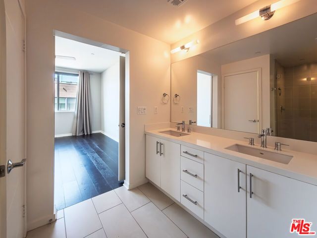 2926 Rowena Avenue 2, Los Angeles, CA 90039