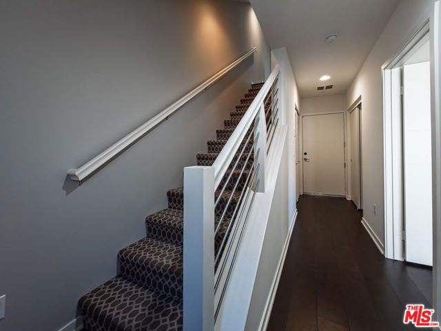 2926 Rowena Avenue 2, Los Angeles, CA 90039