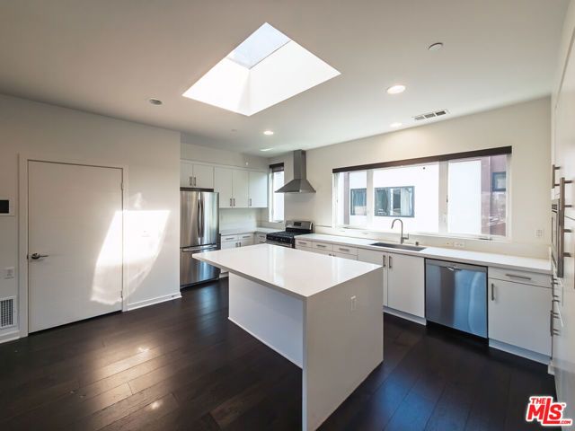 2926 Rowena Avenue 2, Los Angeles, CA 90039