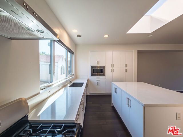 2926 Rowena Avenue 2, Los Angeles, CA 90039