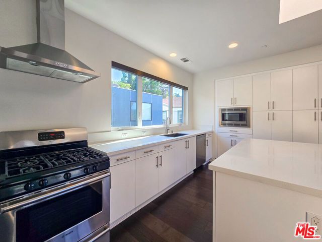 2926 Rowena Avenue 2, Los Angeles, CA 90039