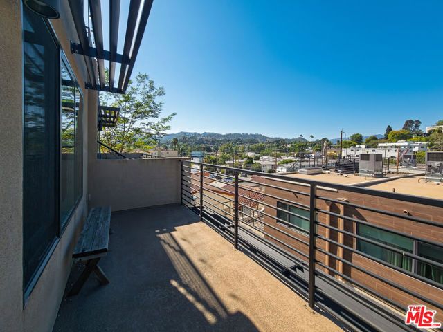 2926 Rowena Avenue 2, Los Angeles, CA 90039