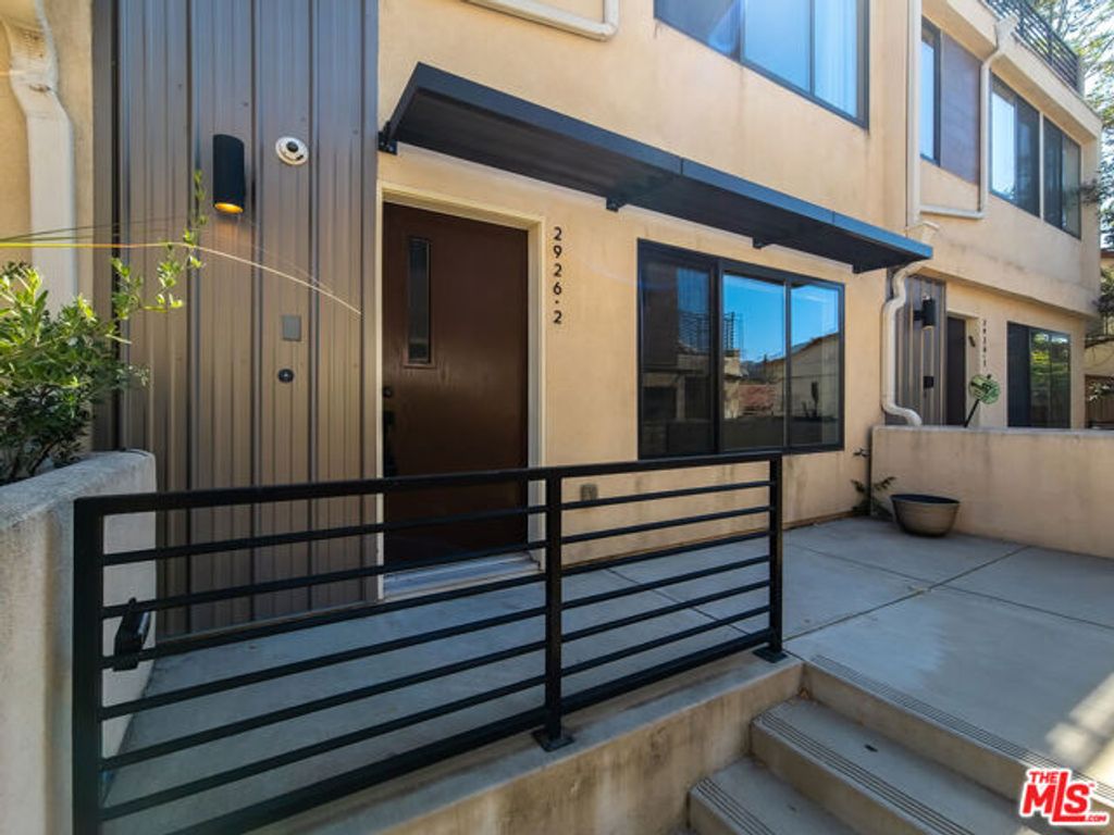 2926 Rowena Avenue 2, Los Angeles, CA 90039