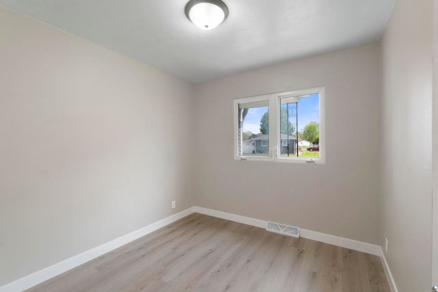 1424 Sager Avenue, Waterloo, IA 50701