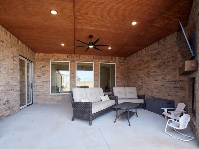 915 Villaverde Drive, Norman, OK 73071