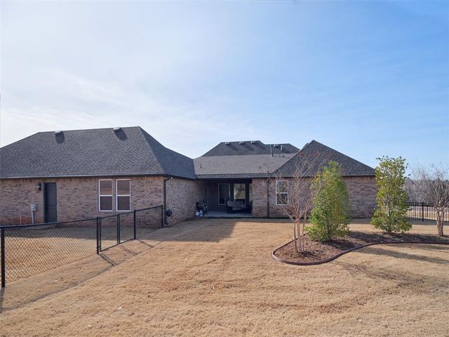 915 Villaverde Drive, Norman, OK 73071