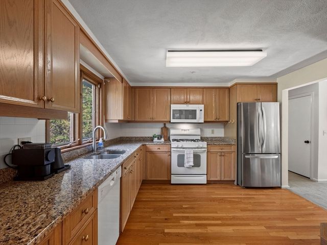 34 Flint Road, Acton, MA 01720