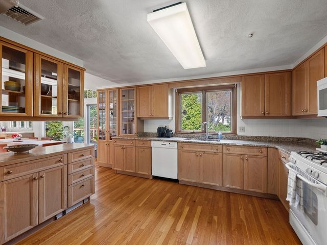 34 Flint Road, Acton, MA 01720