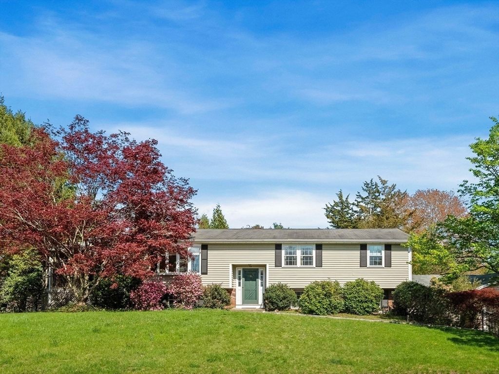 34 Flint Road, Acton, MA 01720