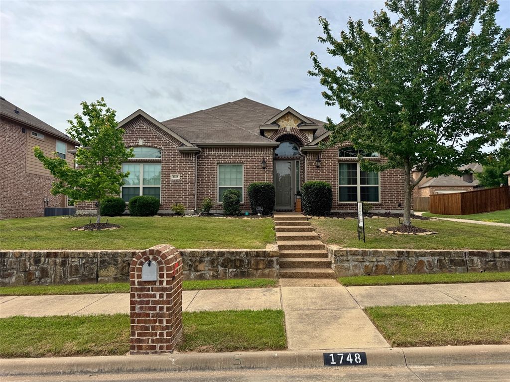 1748 River Run Drive, Desoto, TX 75115