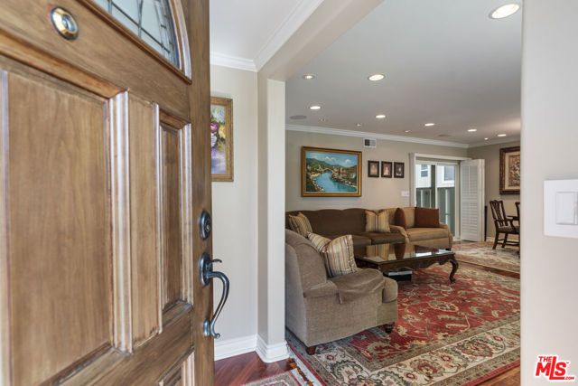 547 South Street, Glendale, CA 91202