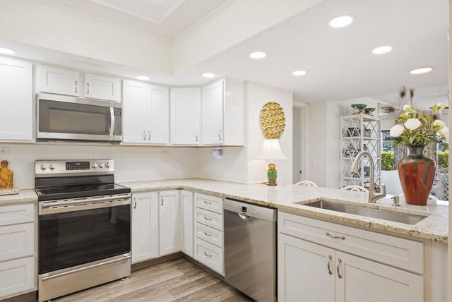 302 MARINER DRIVE 302, Tarpon Springs, FL 34689