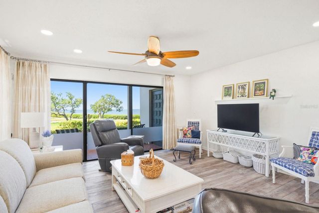 302 MARINER DRIVE 302, Tarpon Springs, FL 34689