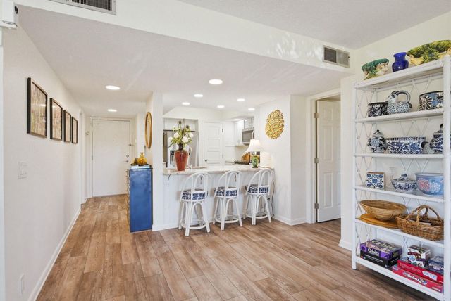 302 MARINER DRIVE 302, Tarpon Springs, FL 34689