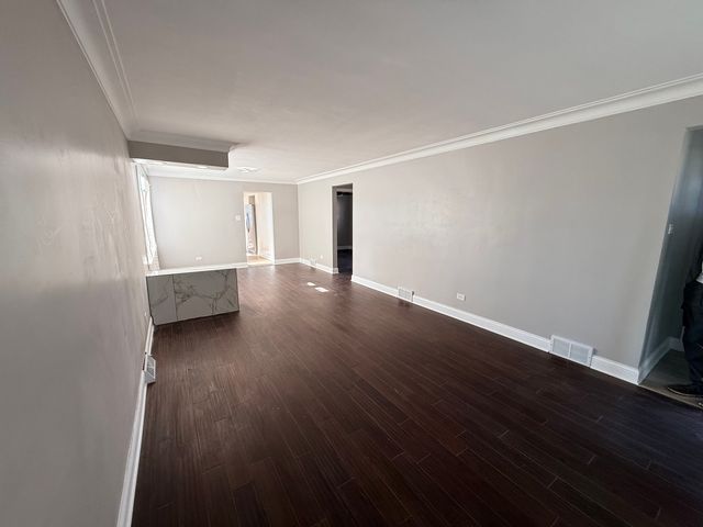 8958 S Oglesby Avenue, Chicago, IL 60617