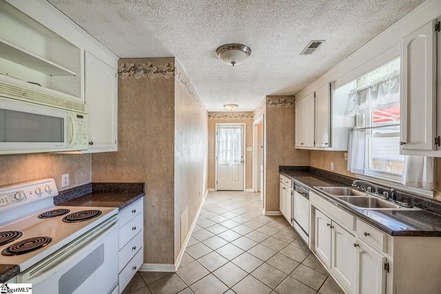 112 Homestead Drive, Boiling Springs, SC 29316