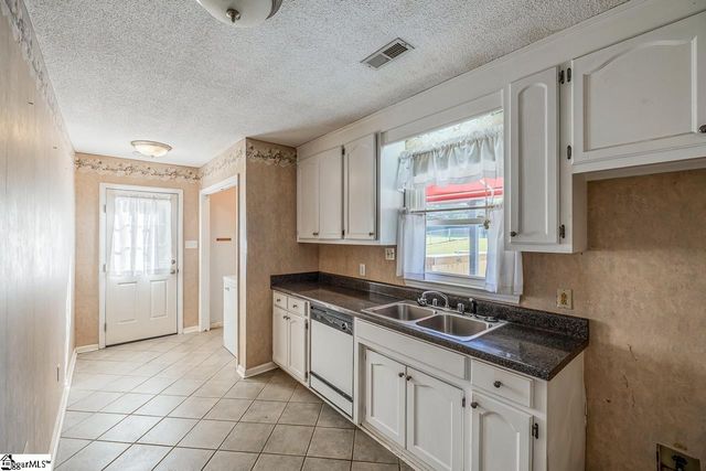 112 Homestead Drive, Boiling Springs, SC 29316