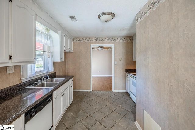 112 Homestead Drive, Boiling Springs, SC 29316