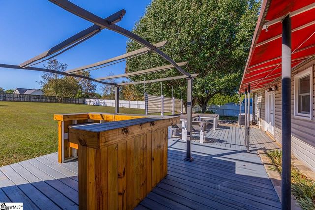 112 Homestead Drive, Boiling Springs, SC 29316