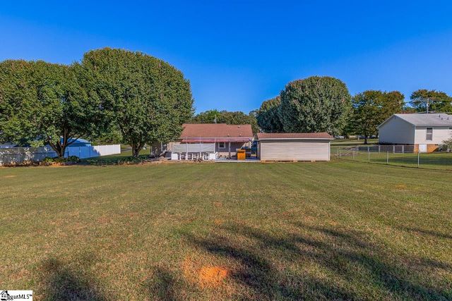 112 Homestead Drive, Boiling Springs, SC 29316