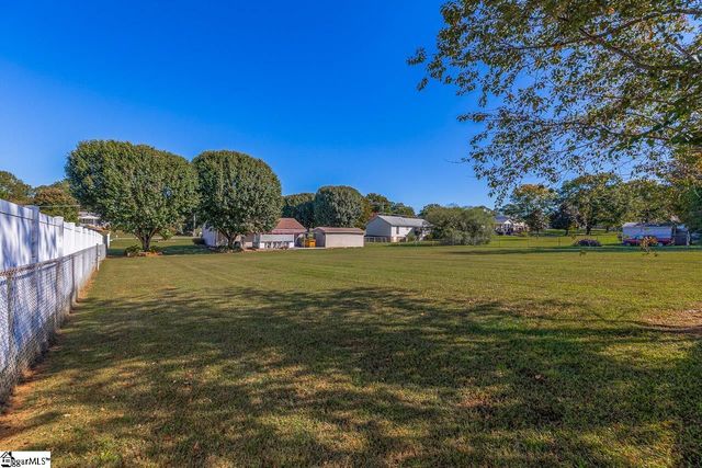 112 Homestead Drive, Boiling Springs, SC 29316