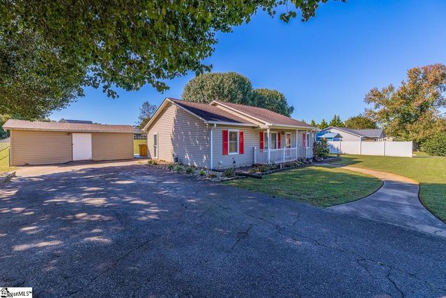 112 Homestead Drive, Boiling Springs, SC 29316