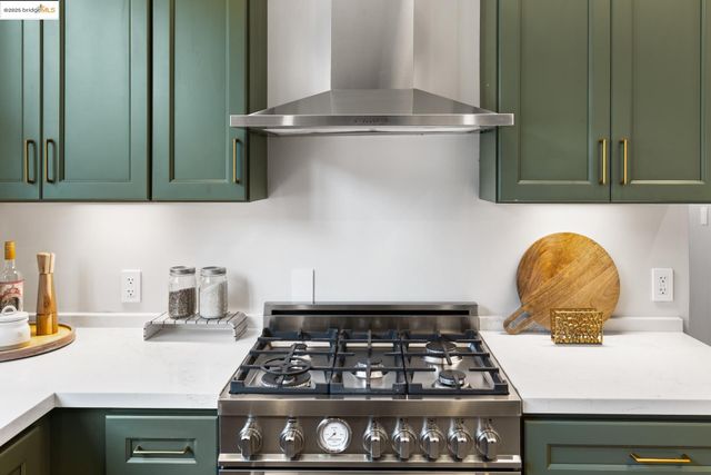 1023 54Th St, Oakland, CA 94608