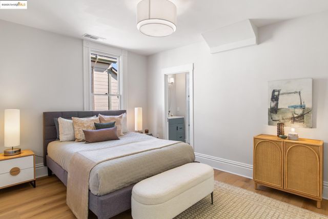 1023 54Th St, Oakland, CA 94608