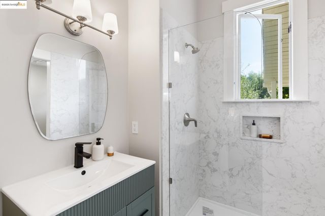 1023 54Th St, Oakland, CA 94608