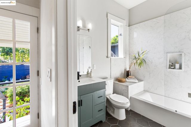 1023 54Th St, Oakland, CA 94608