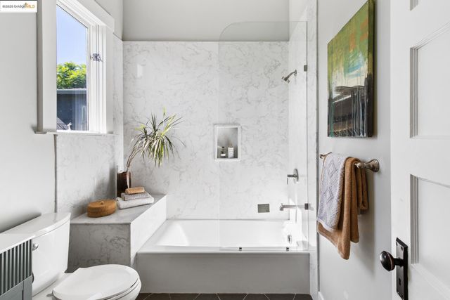 1023 54Th St, Oakland, CA 94608