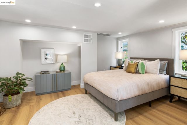 1023 54Th St, Oakland, CA 94608