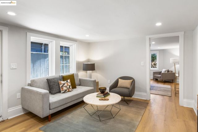 1023 54Th St, Oakland, CA 94608