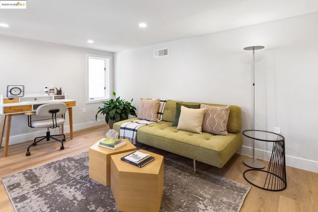 1023 54Th St, Oakland, CA 94608