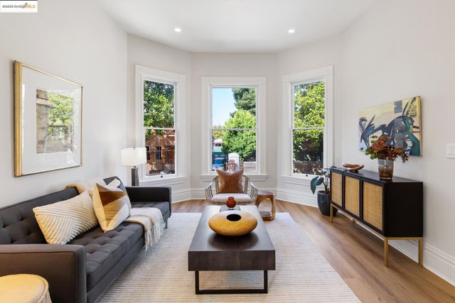 1023 54Th St, Oakland, CA 94608