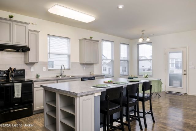 3703 Creekstone Bluff Blvd, La Grange, KY 40031