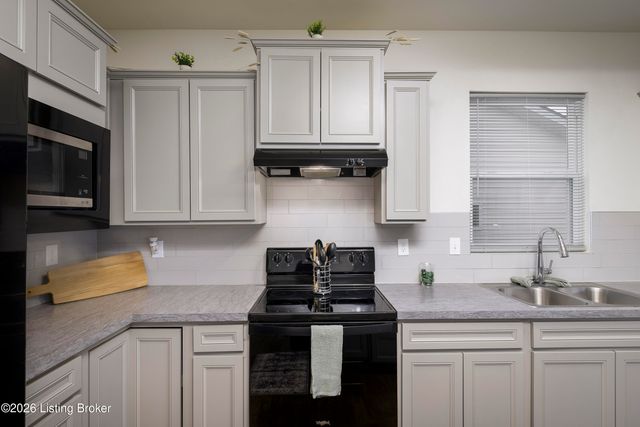 3703 Creekstone Bluff Blvd, La Grange, KY 40031